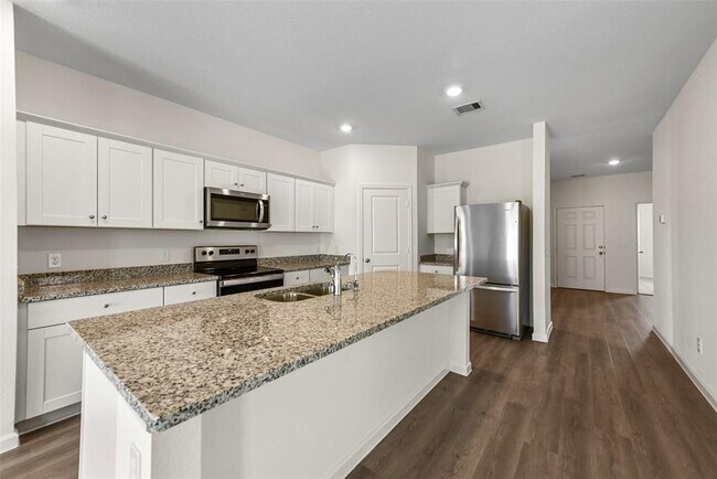 Building Photo - 27310 Clear Breeze Dr