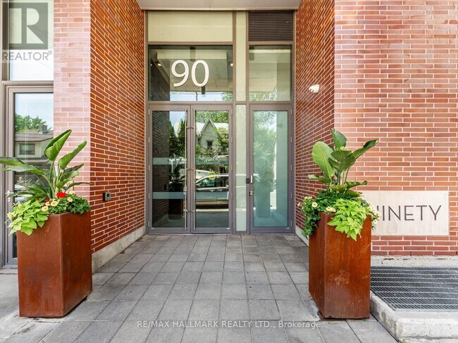 Photo du bâtiment - 90-490 Broadview Ave