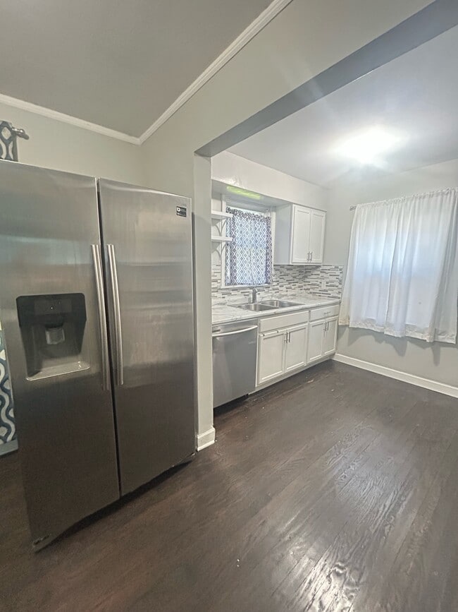 Foto del edificio - 8825 S Kenwood Ave