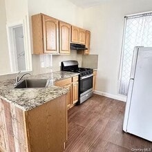 Building Photo - 296 Mill St