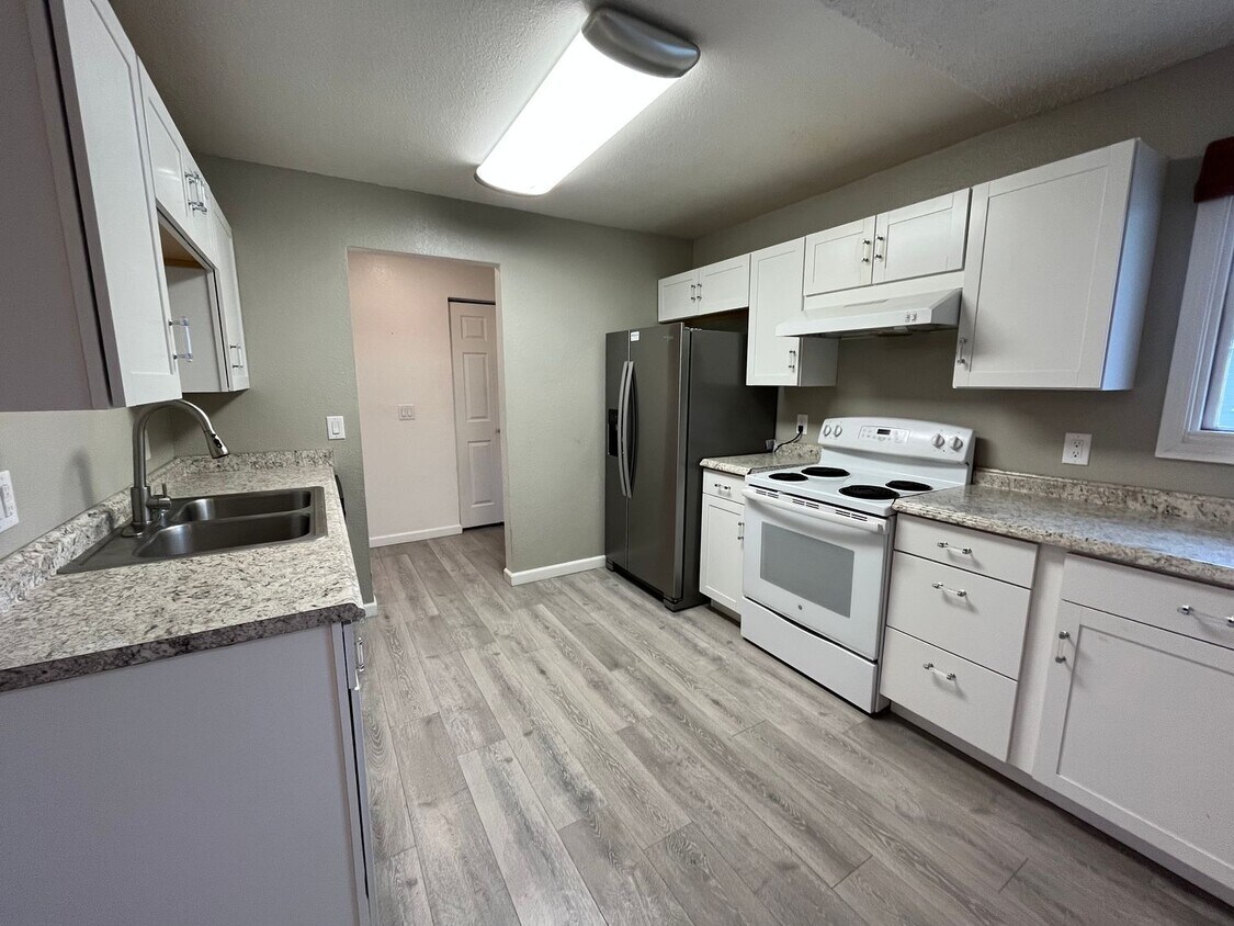Primary Photo - Stunning Two Bedroom home in East Anchorage