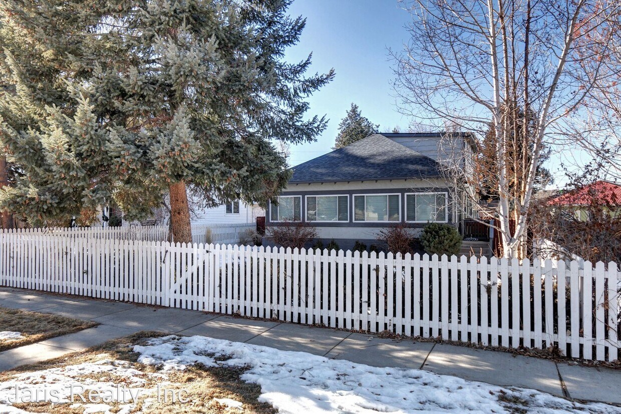 Primary Photo - 4 br, 2 bath House - 9 N Lewis Street