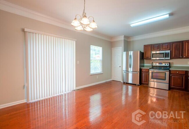 Foto del edificio - 6764 Blackstone Place