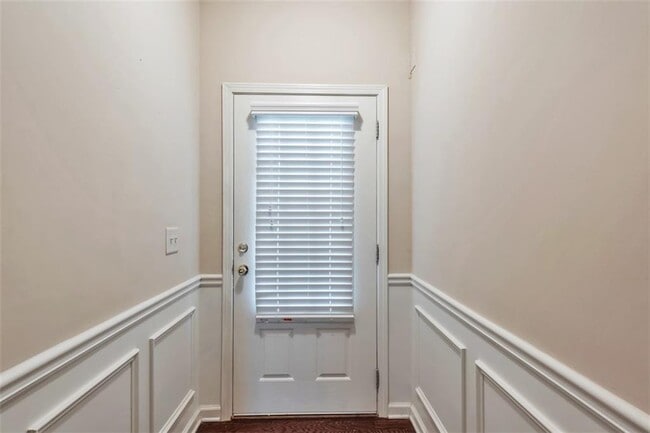 Building Photo - 2755 Maple Park Pl
