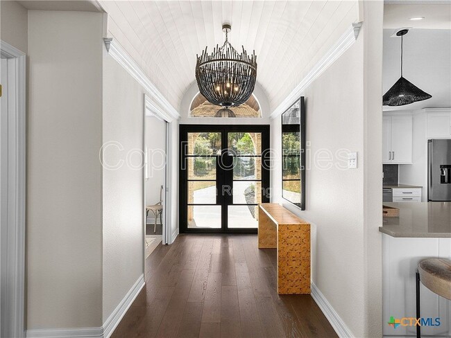 Building Photo - 321 Village View Dr