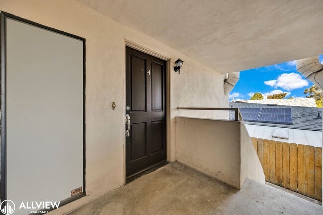 Building Photo - 2 Bed/2 Bath Talmadge Townhome with Garage