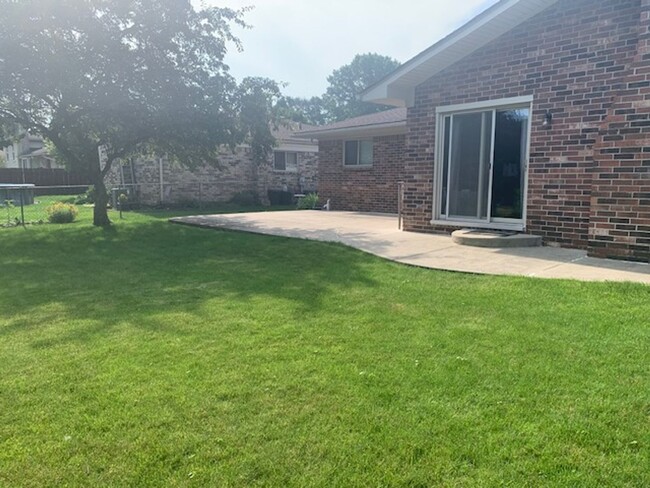 Building Photo - 13843 Grove Park Dr