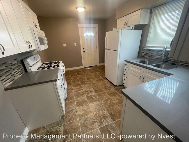 Building Photo - 2 br, 1 bath House - 2124 E Rich Ave