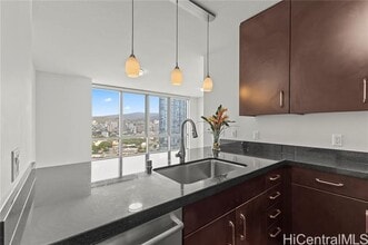 Building Photo - 1189 Waimanu St