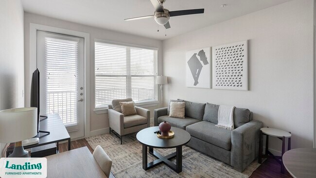 Building Photo - 15950 Chase Hill Blvd