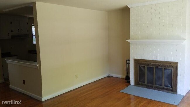 Foto del edificio - 7804 Dasher Rd