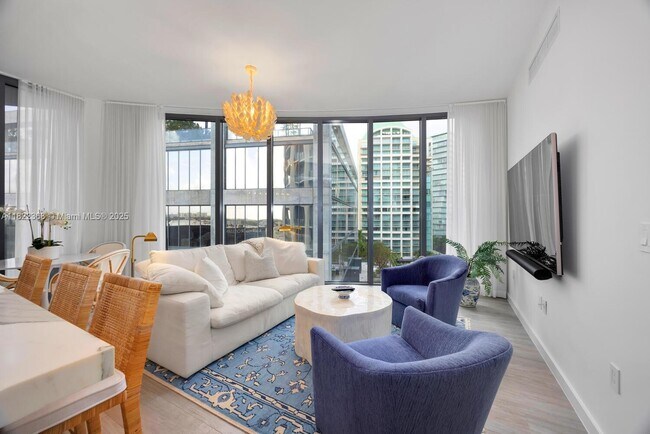 Building Photo - 2831 S Bayshore Dr