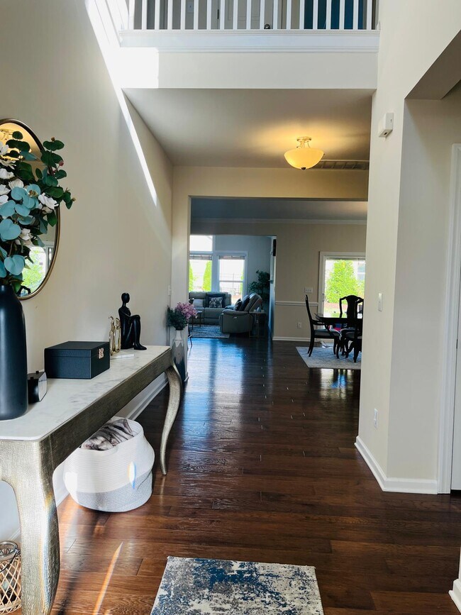 Foto del edificio - 718 Cherry Tree Ln NW