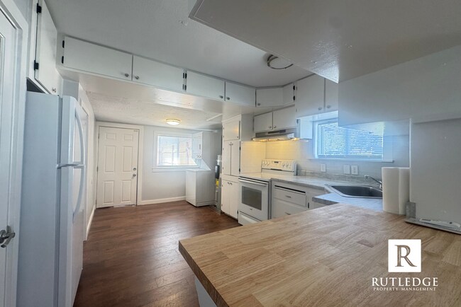 Foto del edificio - Cute & Cozy Cottage 1 Bedroom / 1 Bath - New Remodel