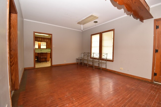 Building Photo - Spacious 4 Bedroom, 2 Bath