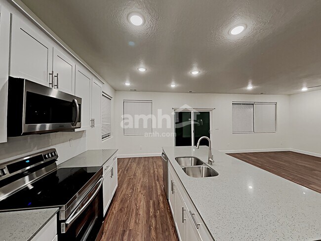 Building Photo - 312 N Gibbons Lane