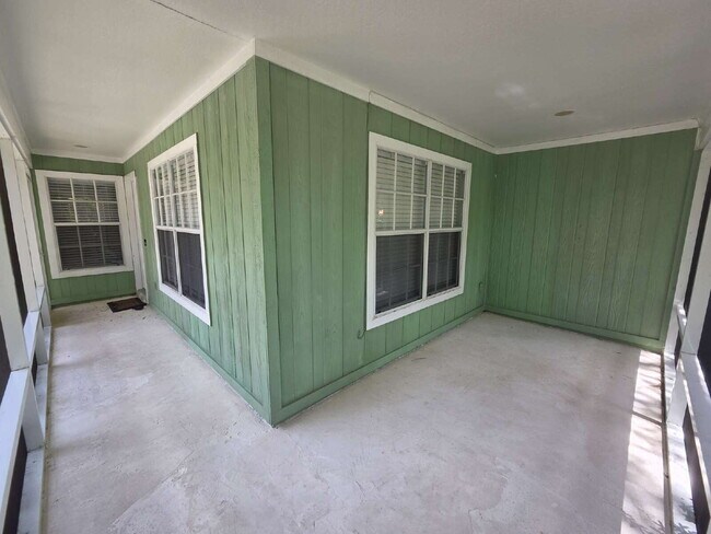 Foto del edificio - "Charming 2-Bed, 2-Bath North Port Retreat with Gleaming Hardwood Floors!"