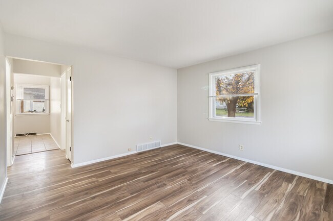 Foto del edificio - W166N9182 Grand Ave