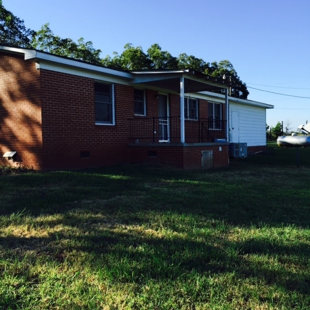 Building Photo - Brick house with hardwood floors and on tw...
