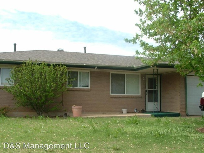 3 Br 1 5 Bath House 801 N Norman Avenue House For Rent In