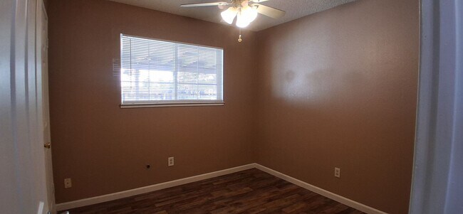 Foto del edificio - 3013 Freedom Ln