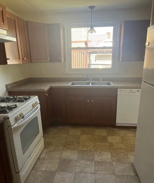 Foto del edificio - 328 Clayton Ave