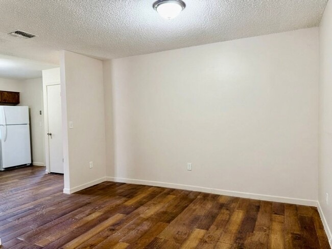 Building Photo - 1150 S Deleon Ave