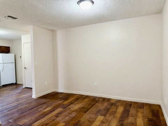 Foto del edificio - 1150 S Deleon Ave