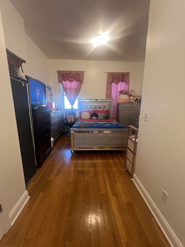 Building Photo - Hawthorne Street Investment LLC