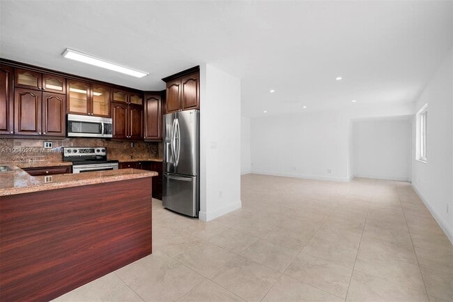 Building Photo - 12741 SW 72nd Ave