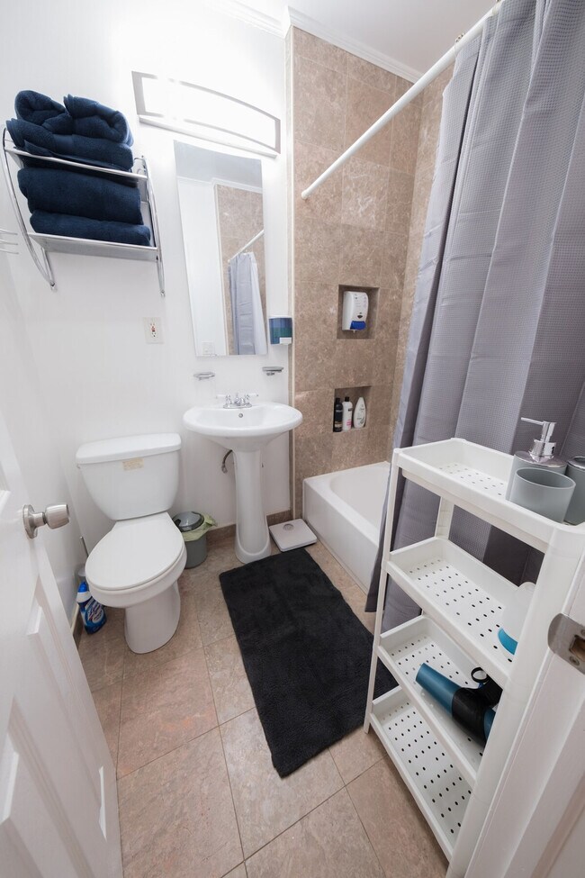 Foto del edificio - 301 E 104th St