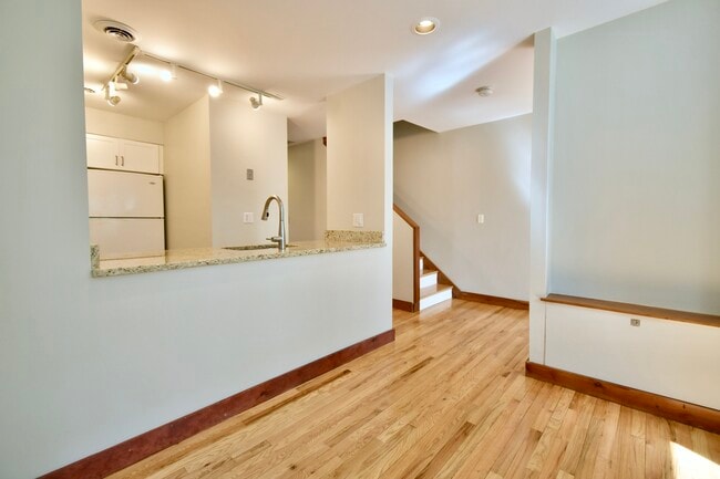 Building Photo - 39E Bellis Cir