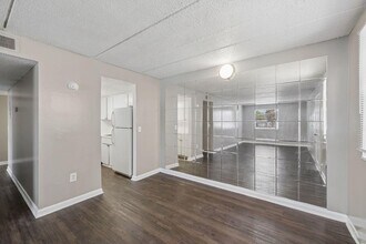 Building Photo - 2401 Jammes Rd