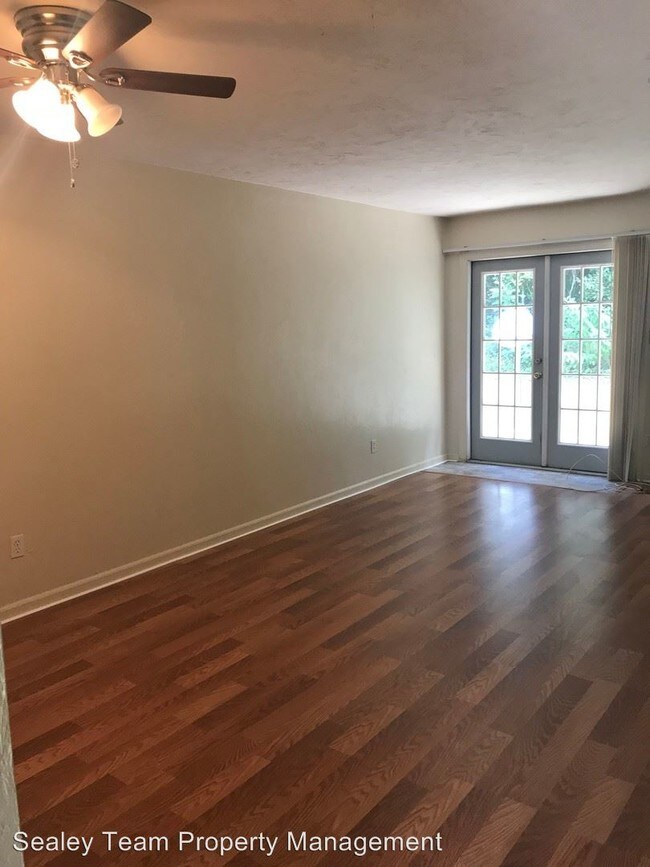 Building Photo - 1571 Live Oak Dr