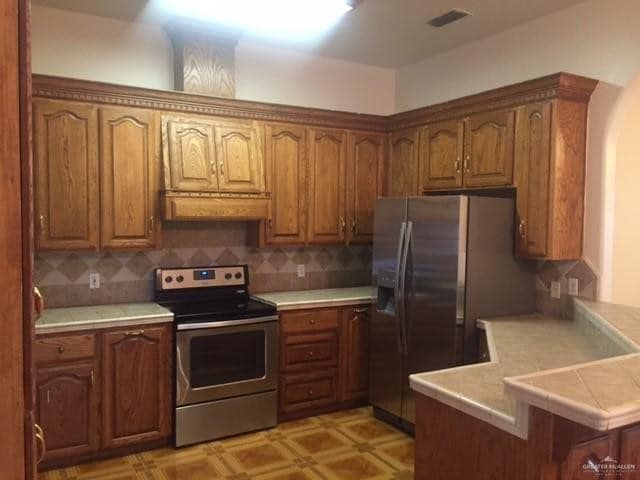 Building Photo - 601 El Jardin Dr