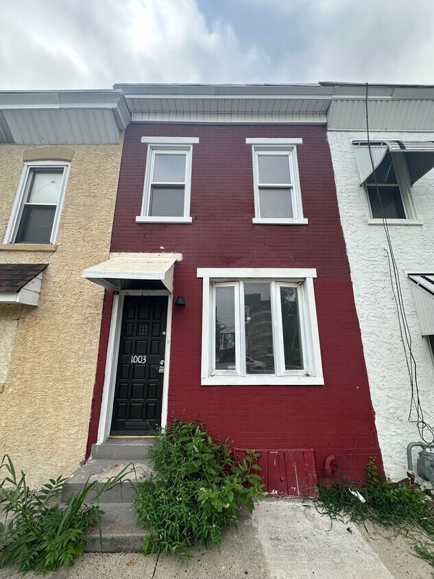 Foto principal - 2 Bedroom, 1 Bath Town Home