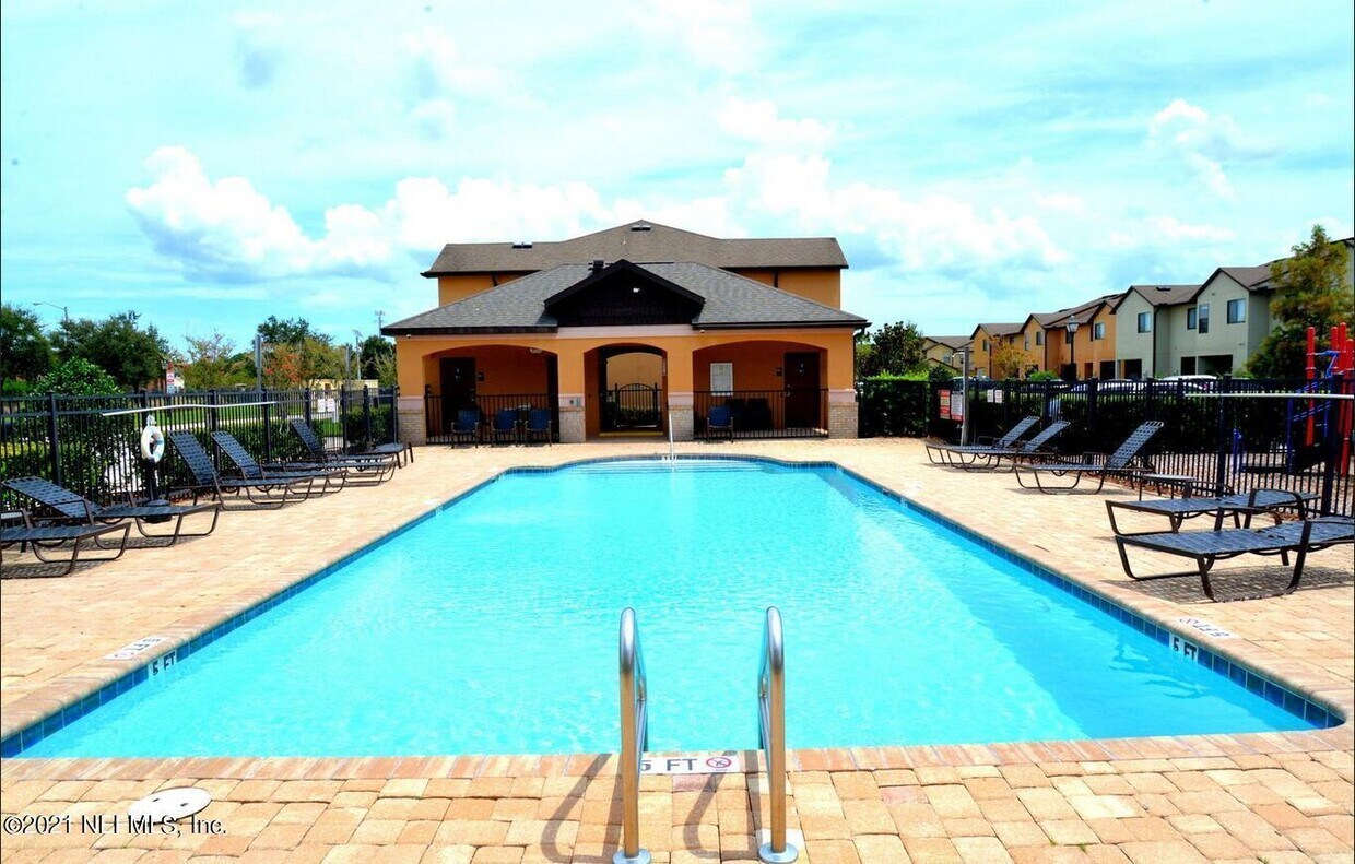 Foto principal - 415 Cabernet Pl