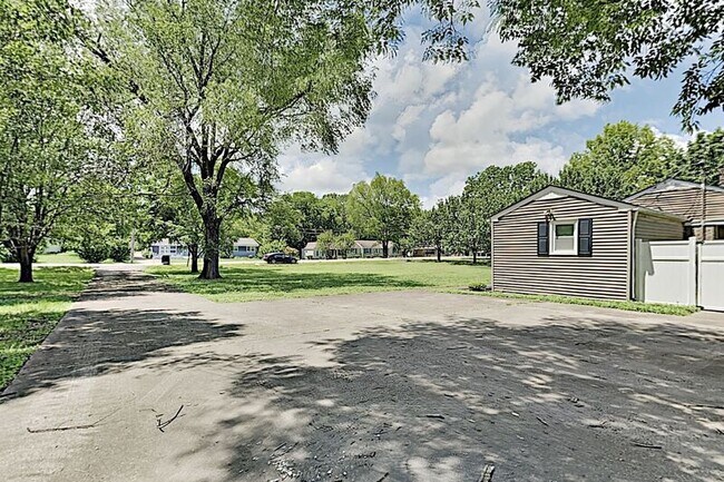 Building Photo - 4402 Saunders Ave