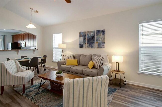 Building Photo - 11 Summer Lake Way