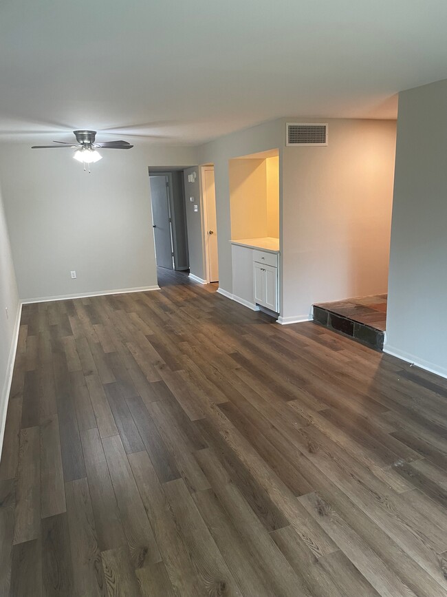 Dining room / living room - 328 Hermit St