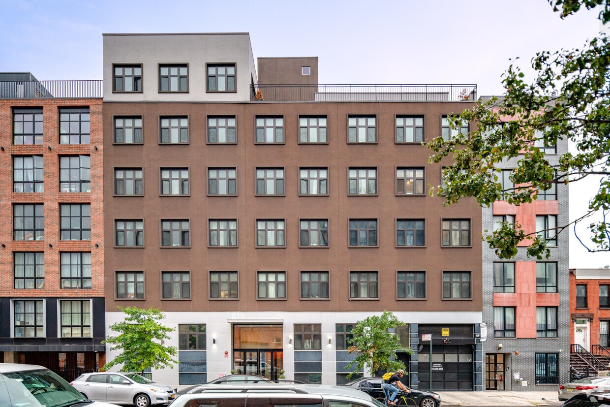 Building Photo - 818 Lexington