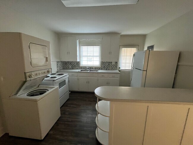 Foto del edificio - 2411 Chapel Hill Rd