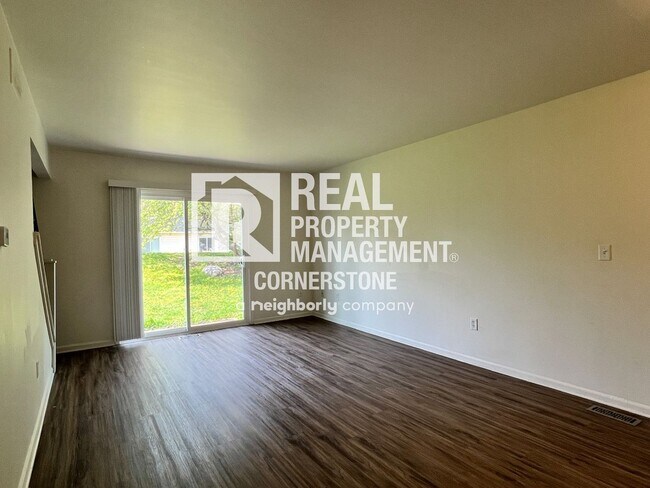 Foto del edificio - Move In Ready Townhome