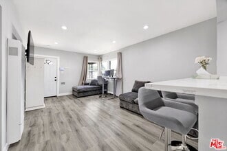 Building Photo - 201 E 91st St