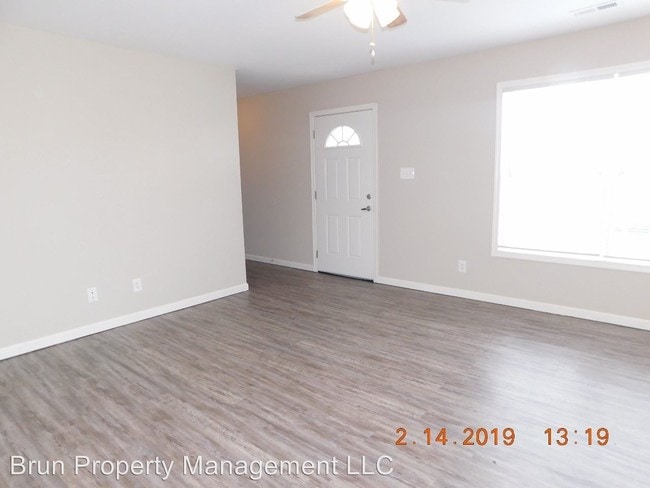 Building Photo - 3 br, 2 bath Apartment - 108 Howard St.