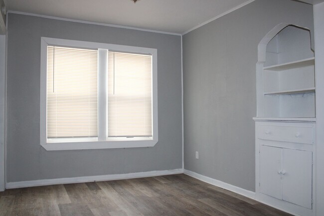 Foto del edificio - Updated cute and cozy 2bedroom 1 bathroom ...