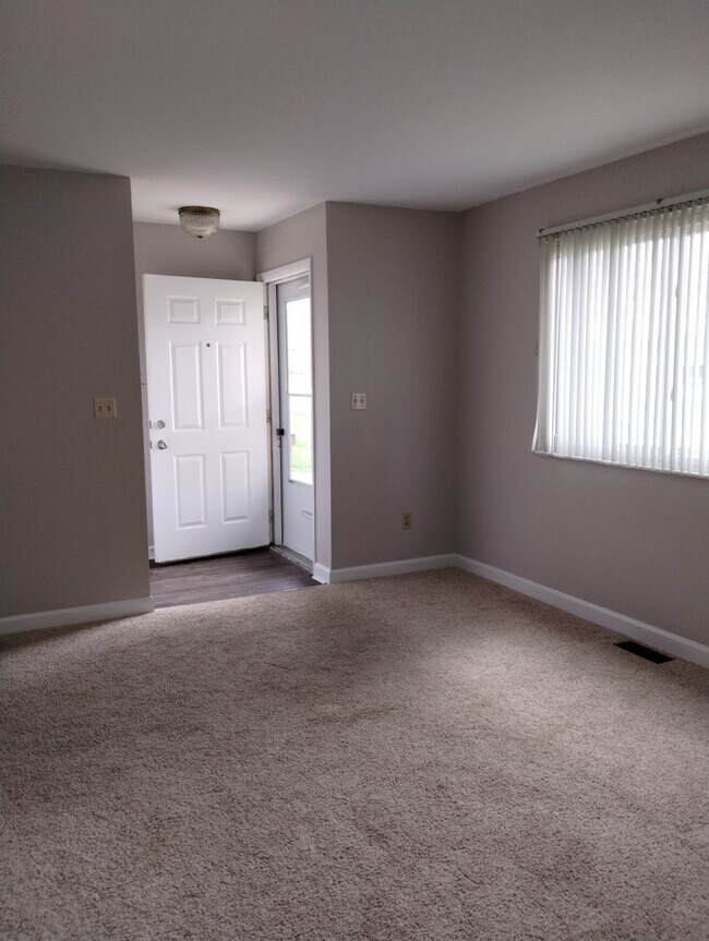 Foto del edificio - 728-728 Red Deer Ln