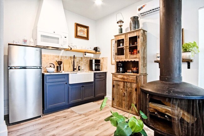 Building Photo - 1003 NW 34th St