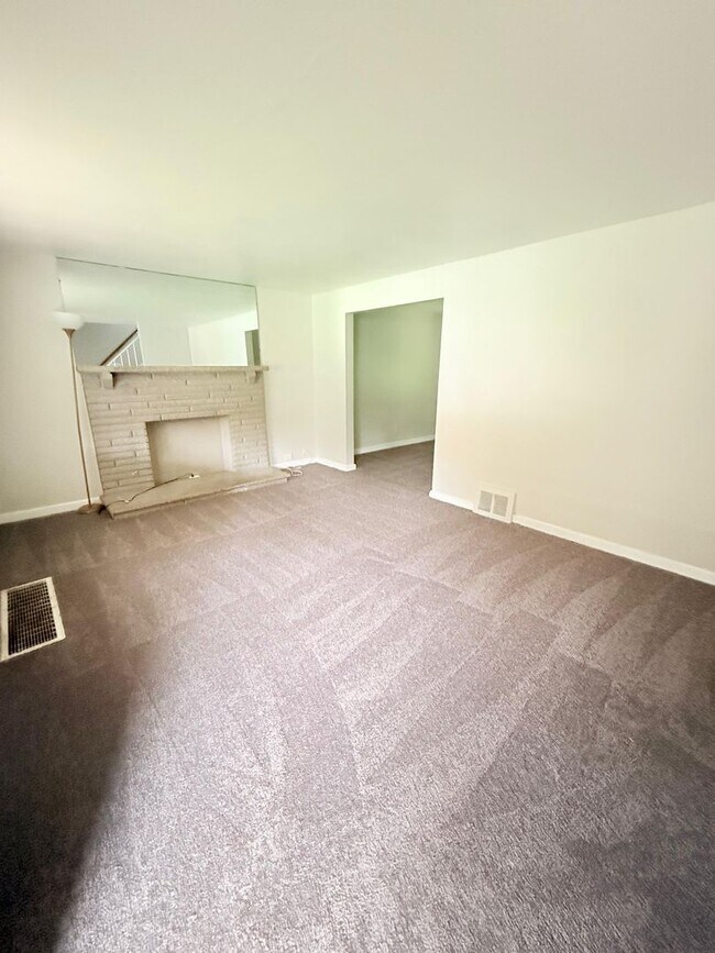 Foto del edificio - Freshly Painted 3BD/1.5BA Single Family Ho...