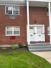 Building Photo - 2305 Wilshire Ln